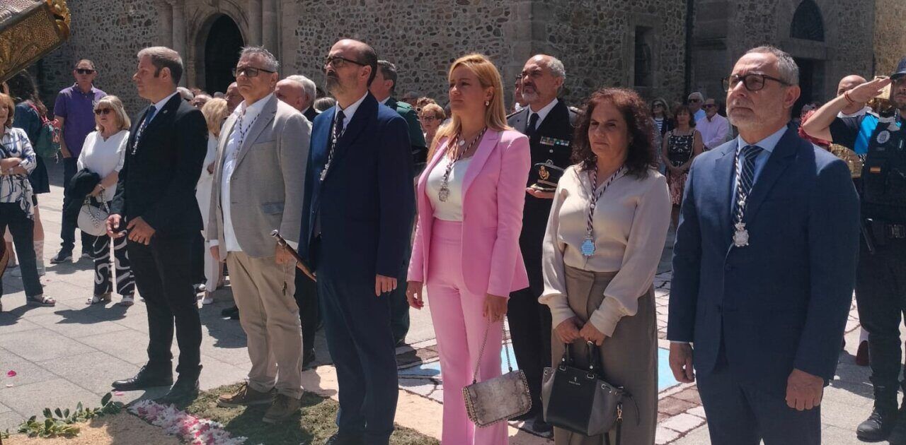 Celebración del Corpus Christi en Ponferrada con autoridades locales.