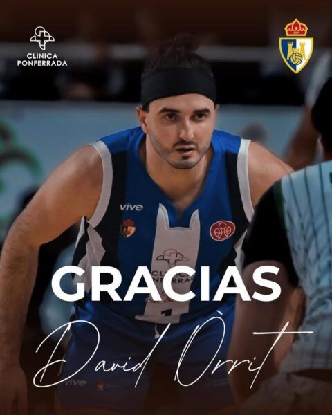 David Òrrit en la cancha de baloncesto con camiseta del Clínica Ponferrada