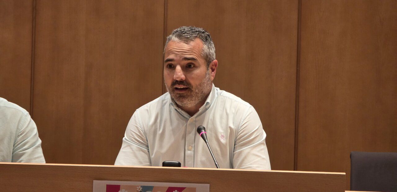 David Pacios hablando en una reunión del Ayuntamiento de Ponferrada