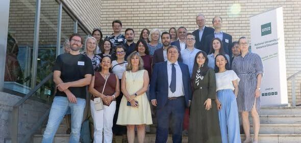 Grupo de representantes de universidades en un encuentro sobre educación superior