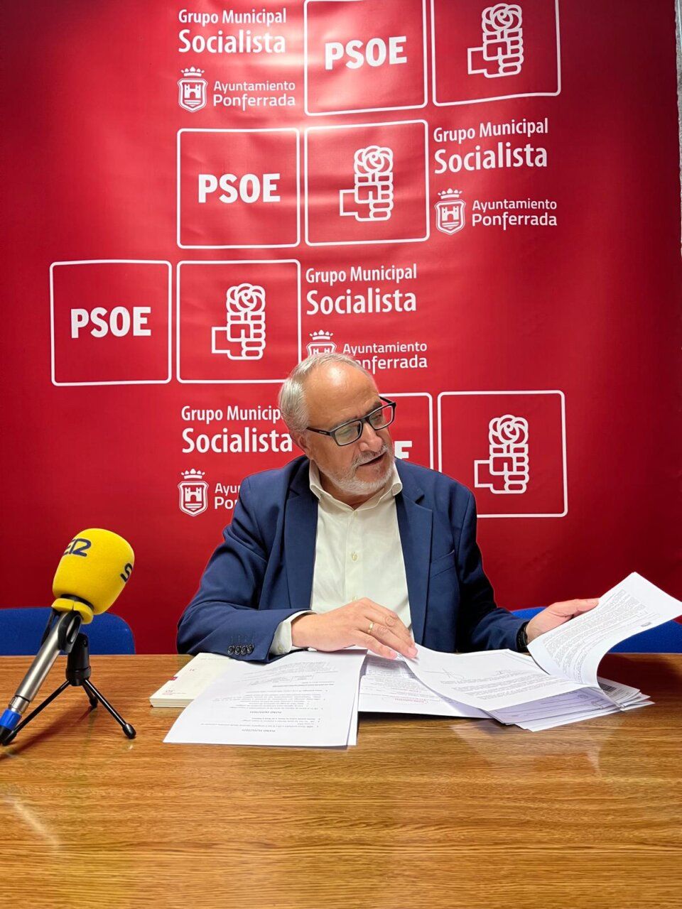 Reunión del Grupo Municipal Socialista sobre el transporte urbano en Ponferrada.