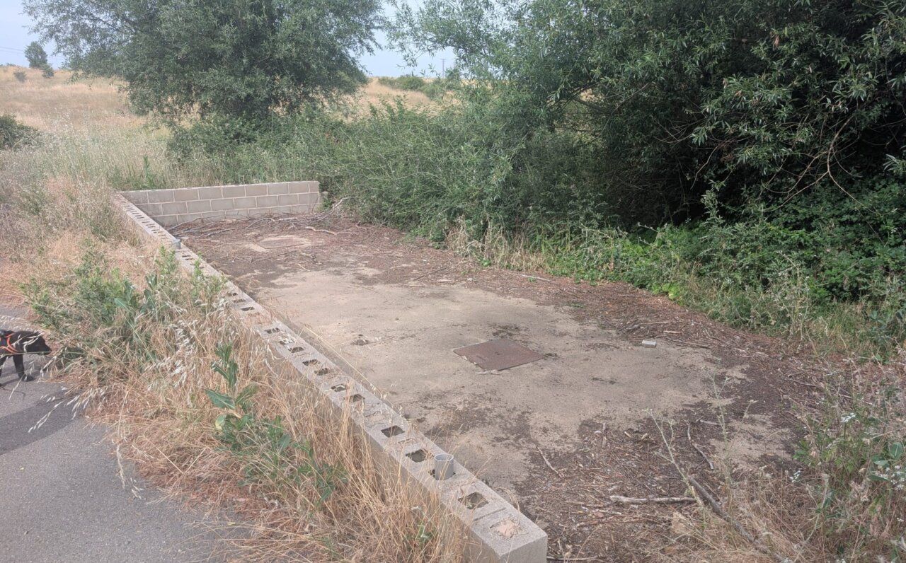 Vista de un depósito de saneamiento en San Miguel del Camino