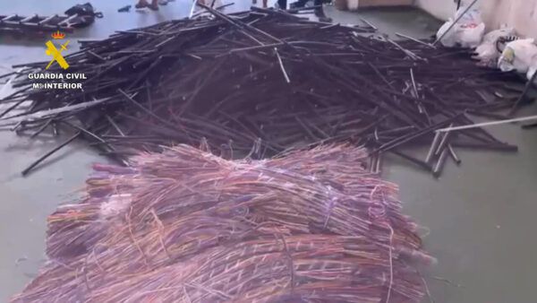 Montones de cable de cobre recuperados por la Guardia Civil en una operación