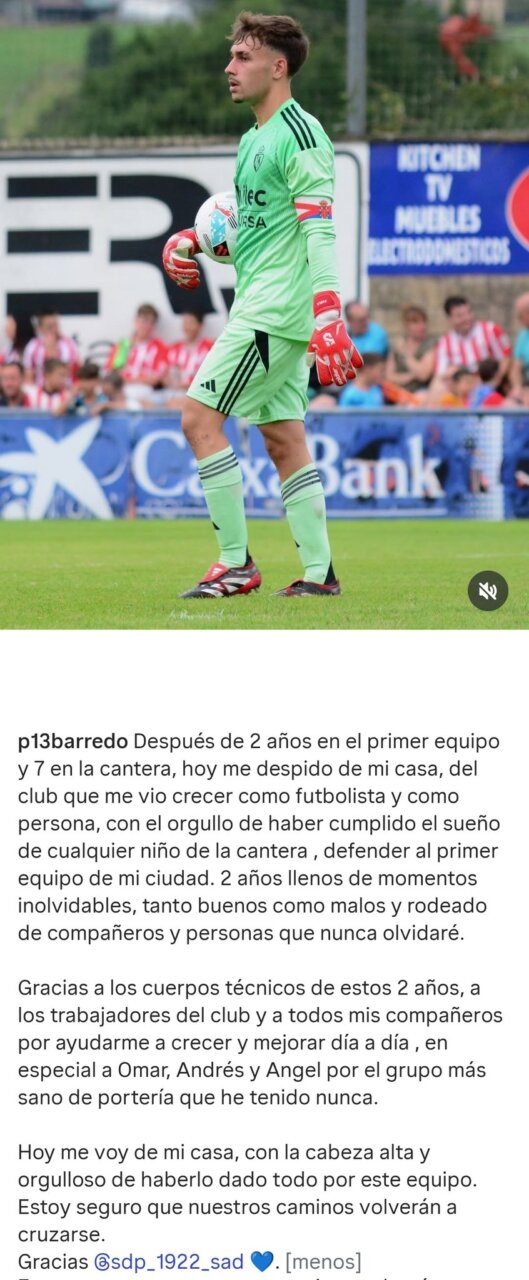 Pablo Barredo, portero, en un partido de fútbol con uniforme verde