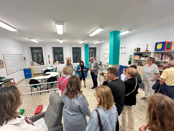 Reunión del diputado con familias en el centro asistencial Sagrado Corazón