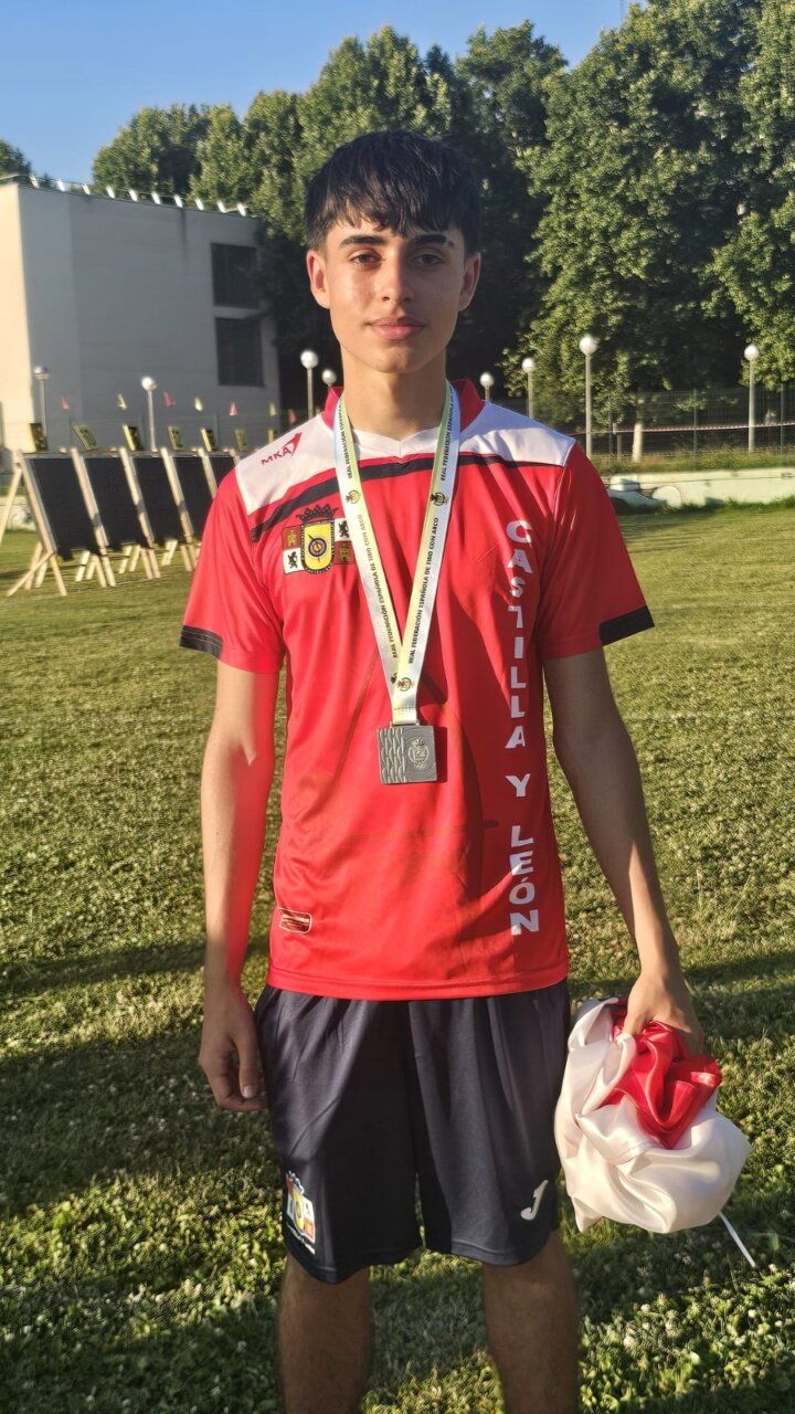 Joven arquero de Ponferrada con medalla en campeonato de tiro con arco