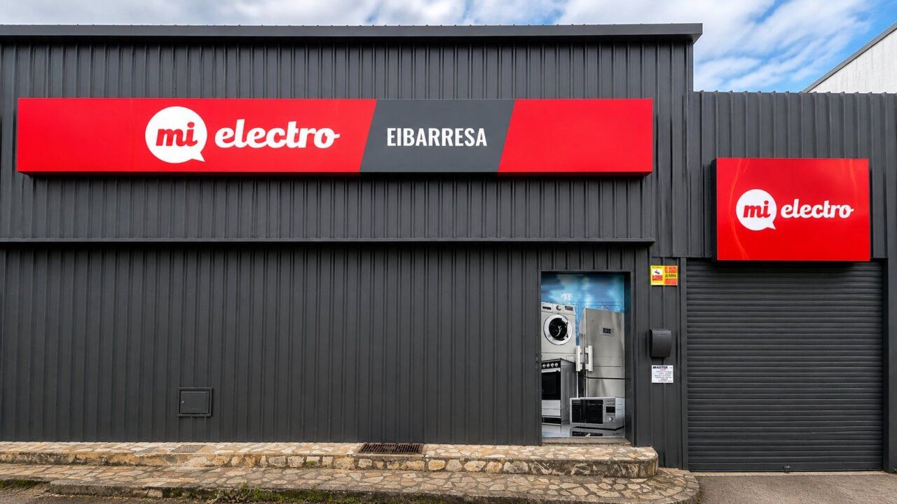 Fachada de la tienda Mi Electro Eibarresa con promociones visibles
