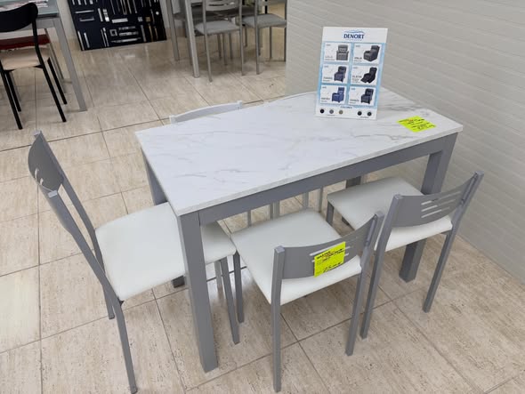 Mesa de comedor con sillas en oferta en Eibarresa