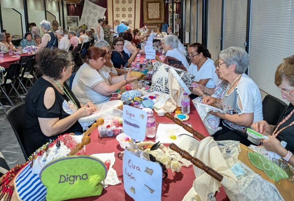 Mujeres participando en el IV Encuentro de Multilabores en Camponaraya