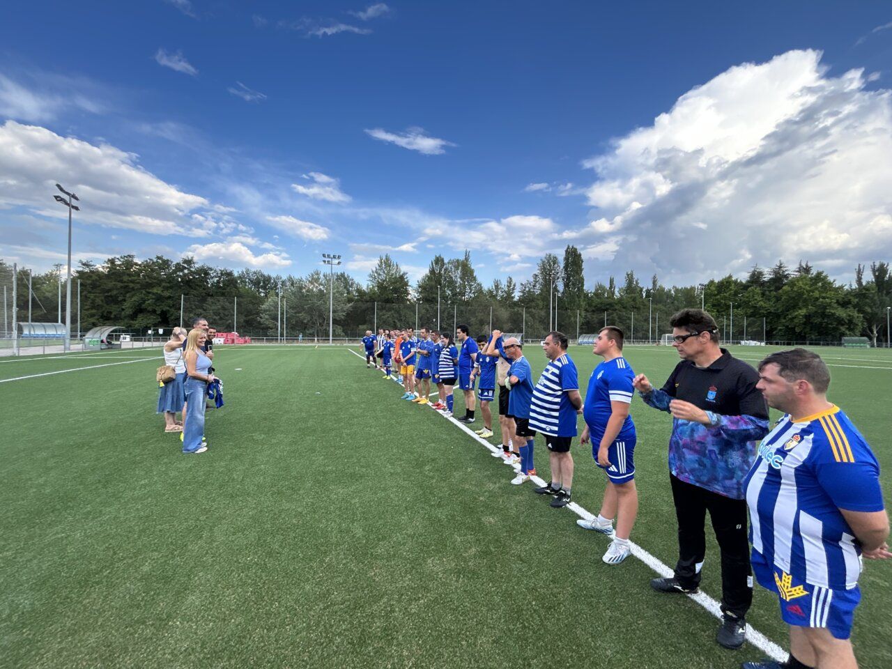 Entrenamiento del equipo Asprona Bierzo con apoyo de Alexandra Rivas