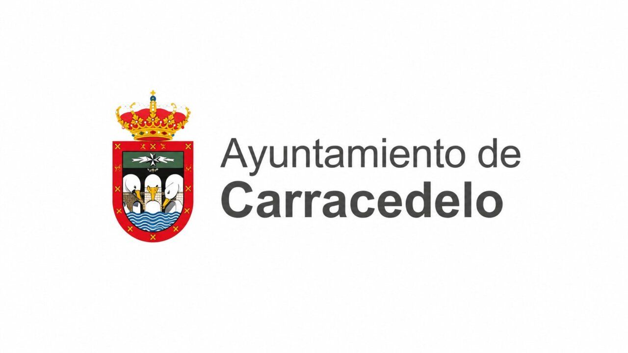 Escudo del Ayuntamiento de Carracedelo con corona y elementos heráldicos