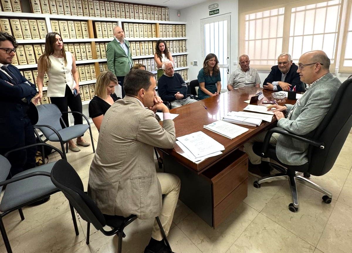 Reunión de firma de venta de Aquilón en la Universidad de León
