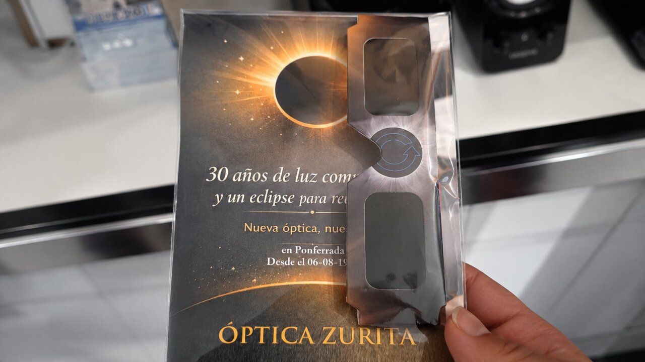 Gafas homologadas para observar un eclipse solar en Ponferrada