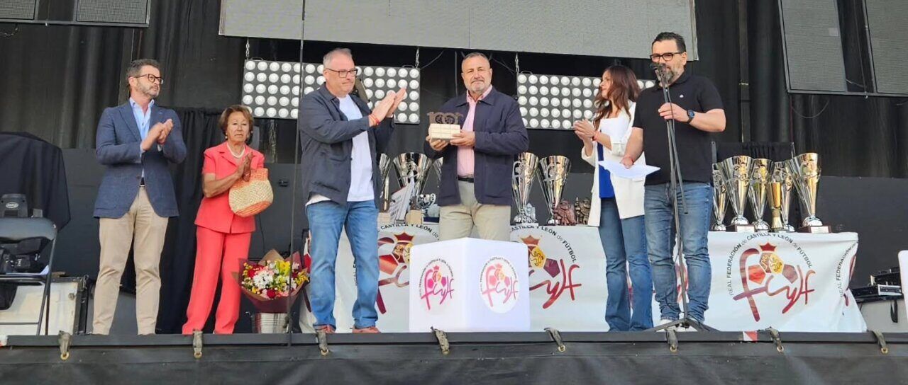 Entrega de premios en la XXIII Gala del Fútbol Base en Camponaraya
