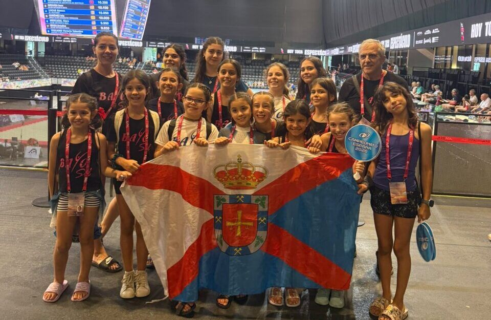 Grupo de gimnastas del Club Bayo Sil en el Campeonato de España de Gimnasia Artística