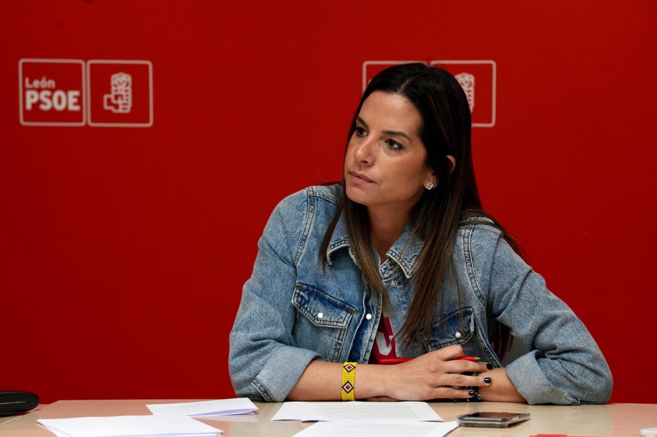 Procuradora socialista Nuria Rubio en rueda de prensa sobre conciliación en León