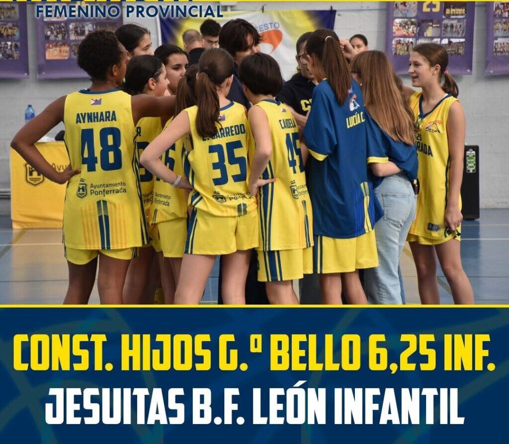 Equipo femenino infantil de baloncesto en un torneo