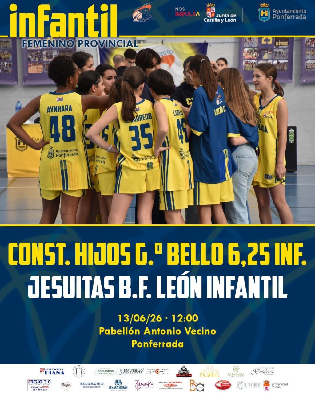 Equipo femenino infantil de baloncesto en un torneo