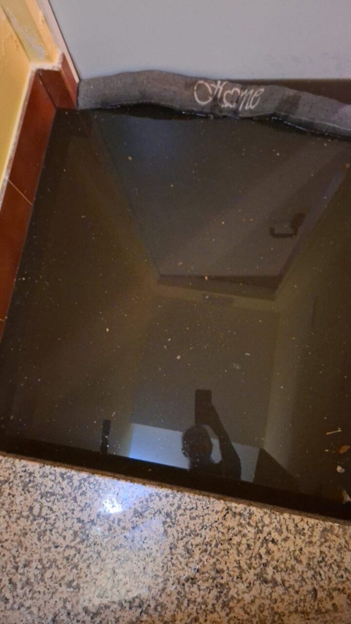 Inundación en el interior de una vivienda en Valverde de la Virgen