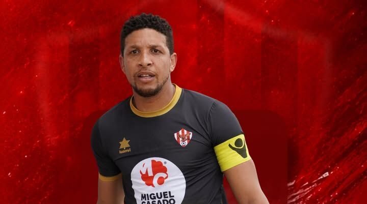 Ivanildo Rodrigues en su uniforme del Club Atlético Bembibre