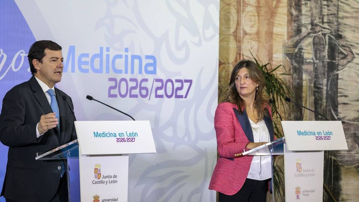 El presidente de la Junta y la rectora de la Universidad de León en conferencia sobre Medicina.