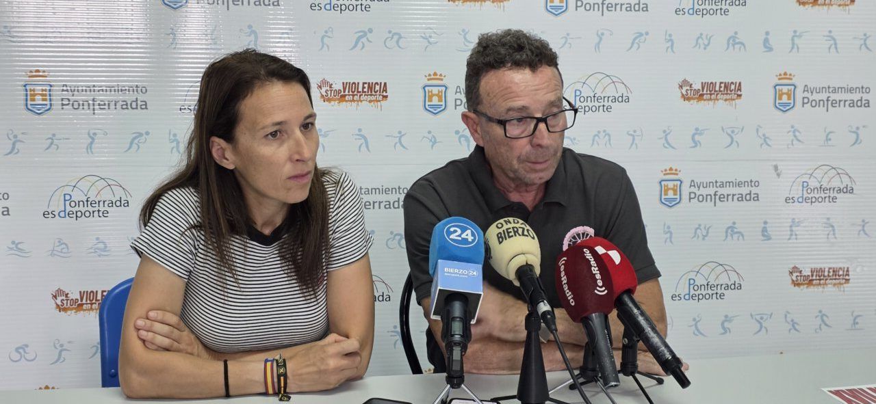 Presentación de la Mountemplaria en Ponferrada con dos organizadores