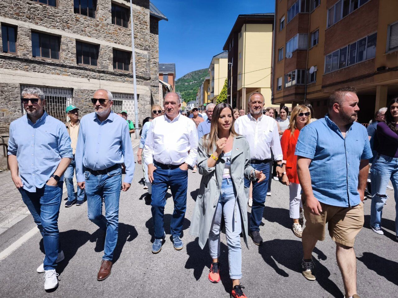 Manifestación en Laciana para reclamar futuro y oportunidades económicas