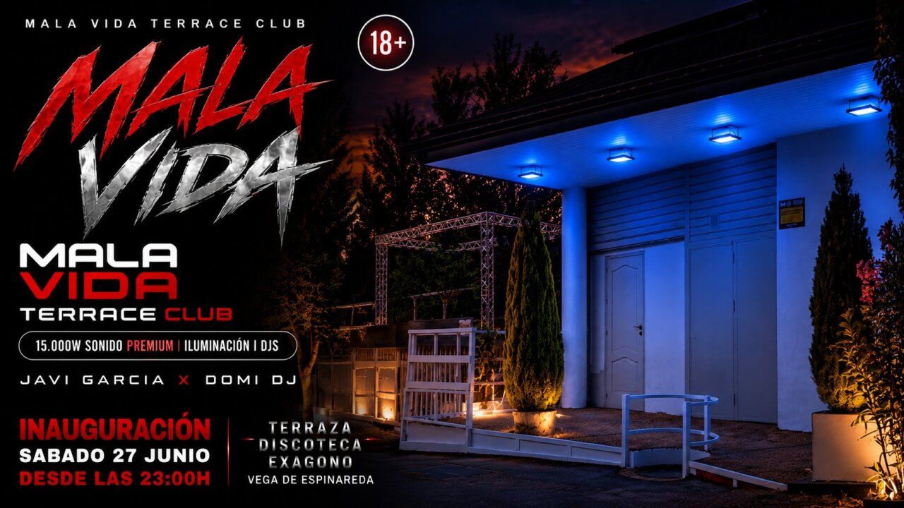 Fachada del Mala Vida Terrace Club iluminada por la noche