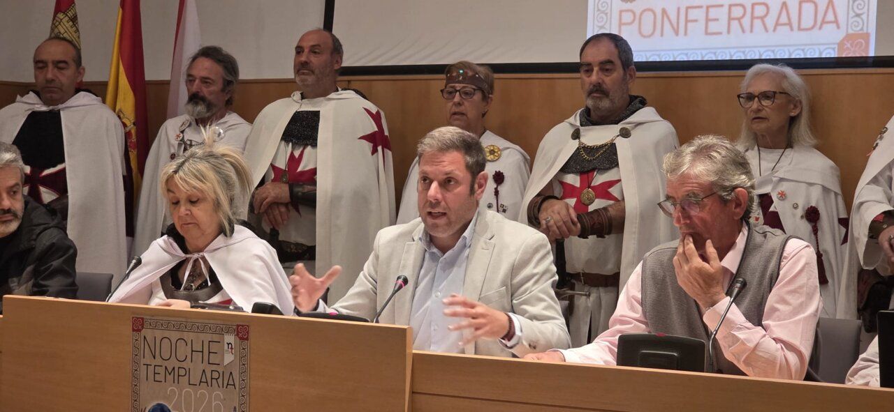 Presentación de la Noche Templaria 2026 con participantes en trajes medievales