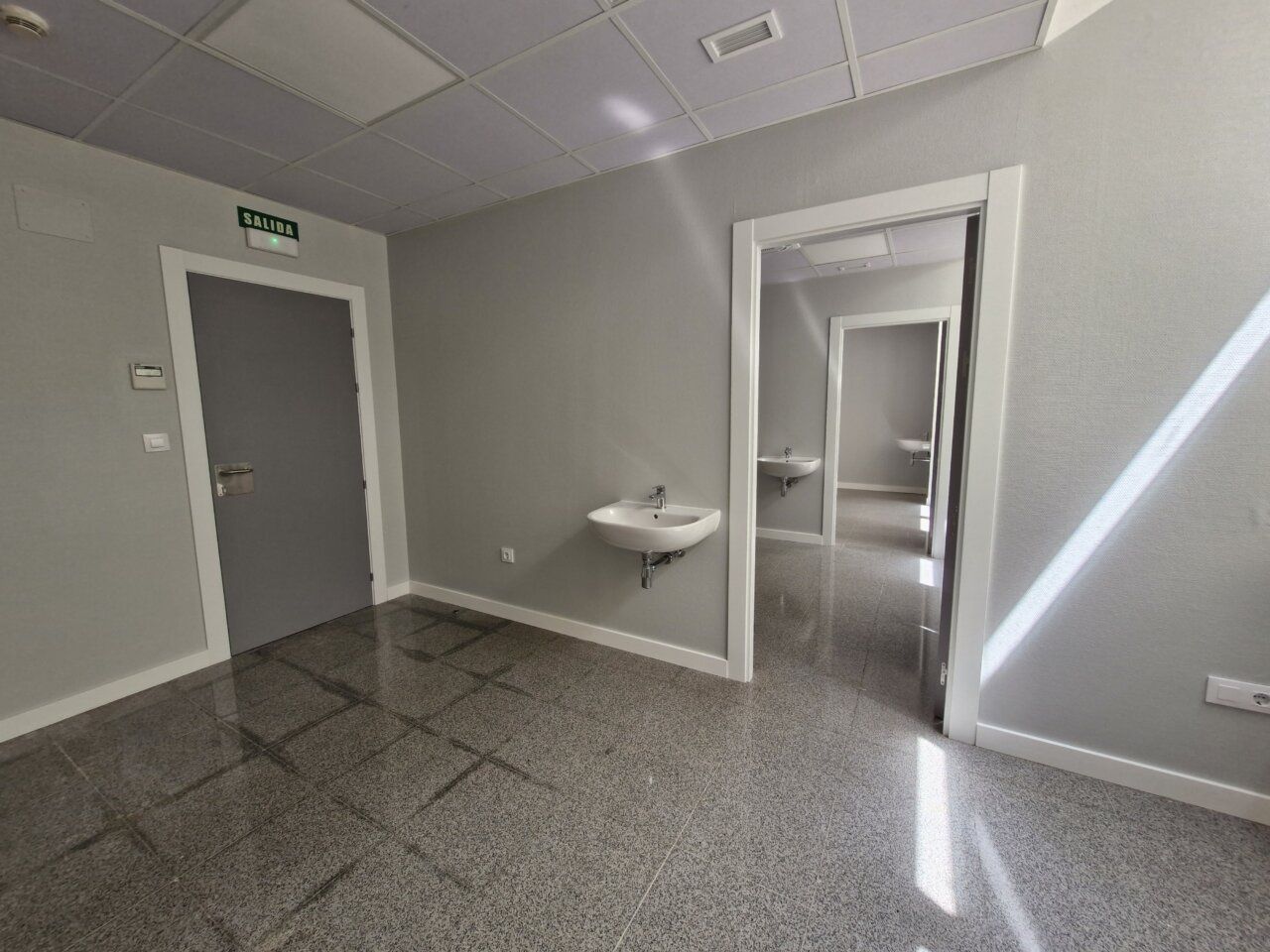 Interior de una sala de consultas en el Hospital El Bierzo