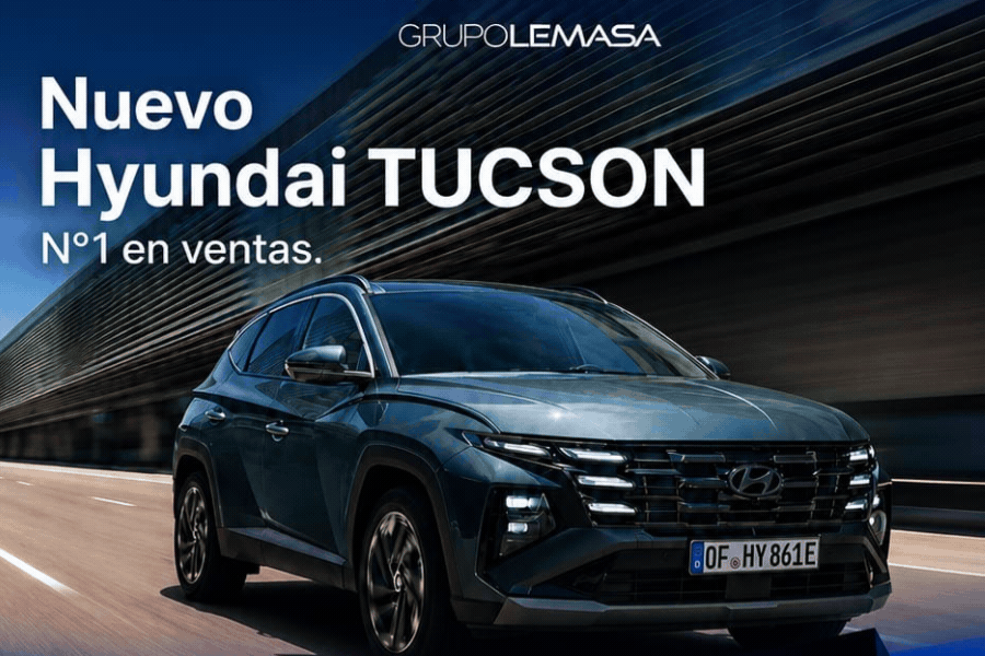 Nuevo Hyundai Tucson en movimiento en una carretera moderna