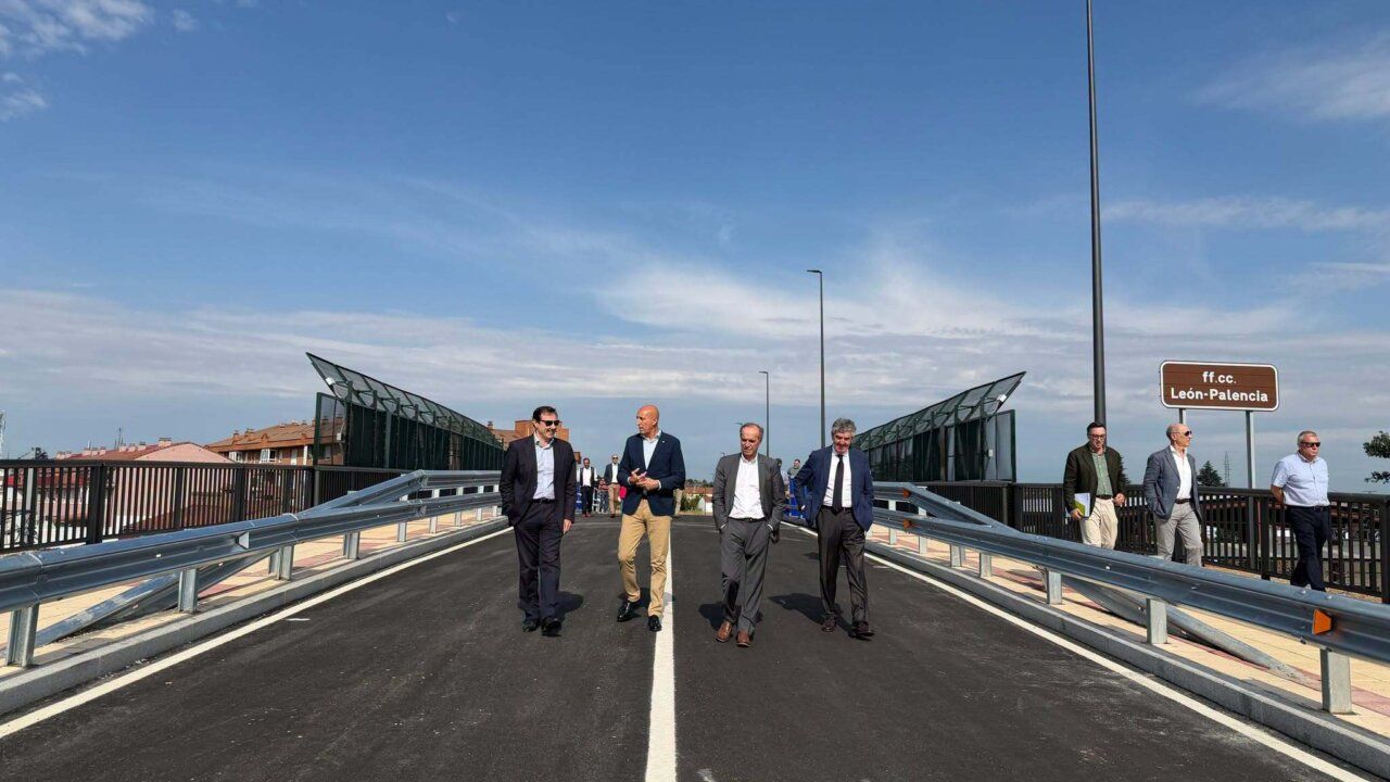Inauguración del nuevo paso superior sobre el ferrocarril en Trobajo del Cerecedo