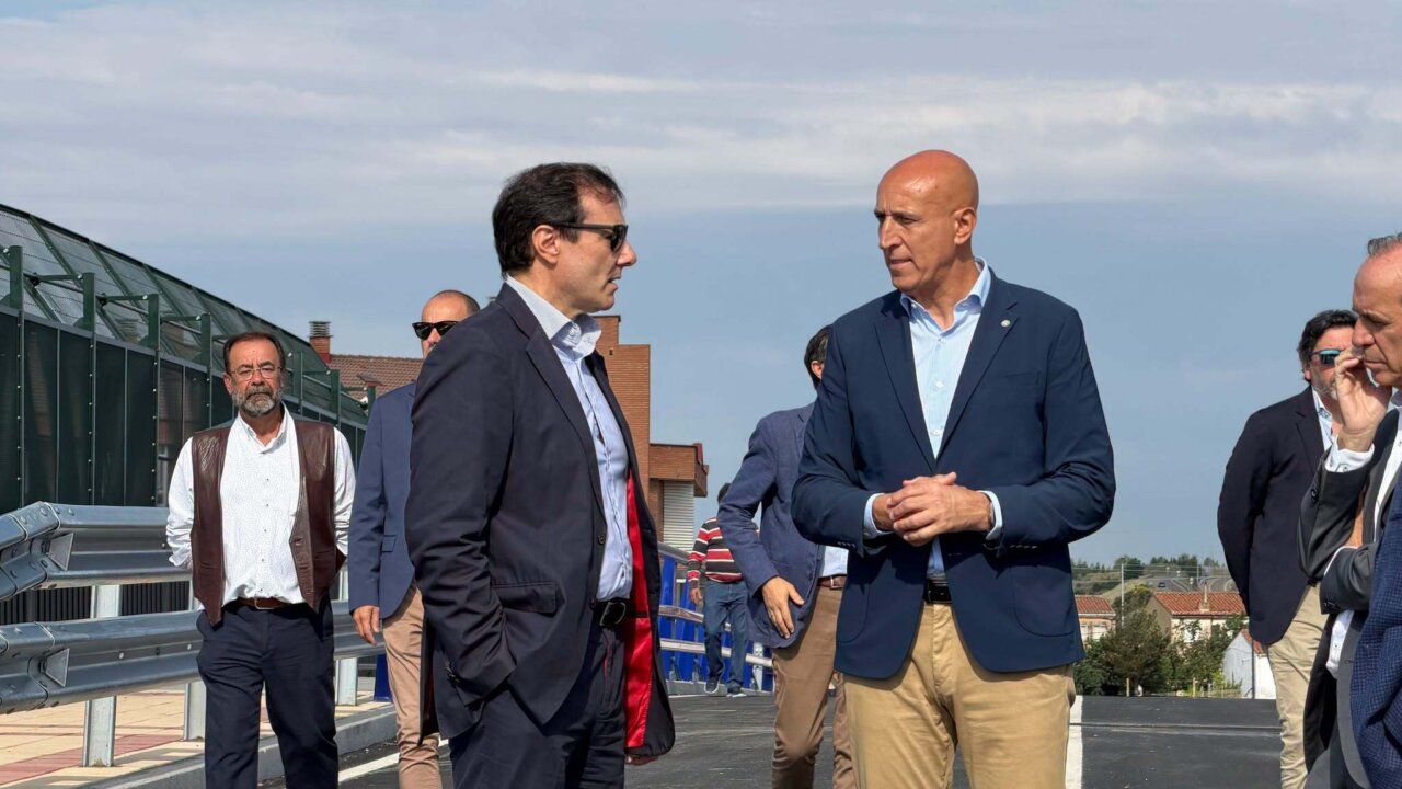 Inauguración del nuevo paso superior en Trobajo del Cerecedo