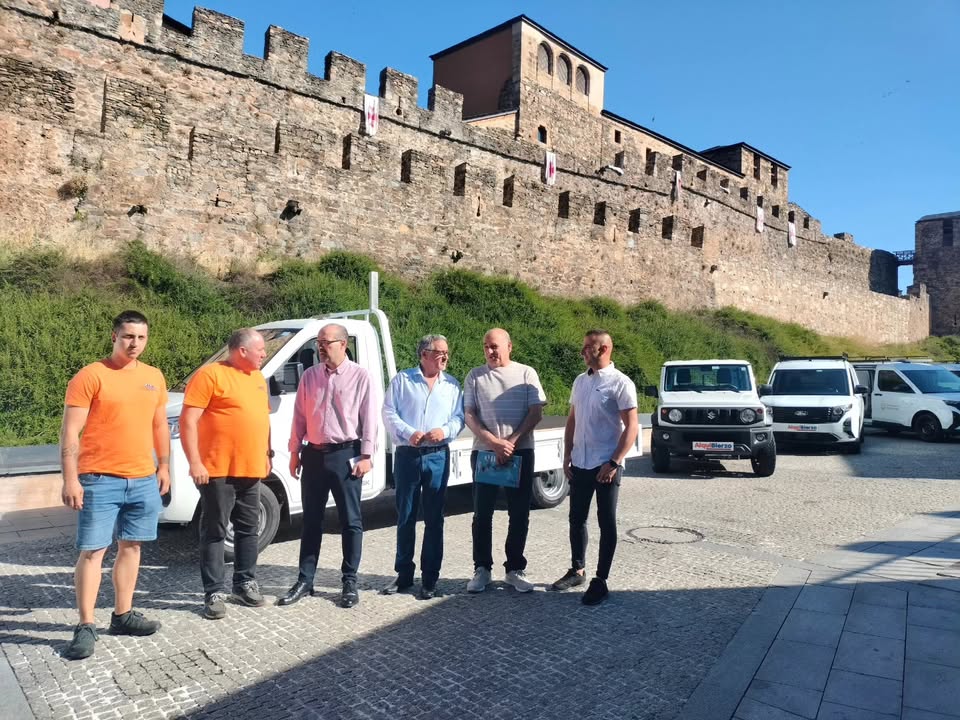 Presentación de nuevos vehículos para servicios municipales en Ponferrada