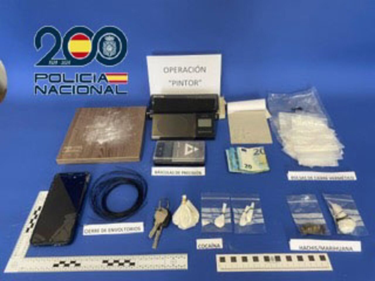 Material incautado por la policía en operación antidrogas en Ponferrada