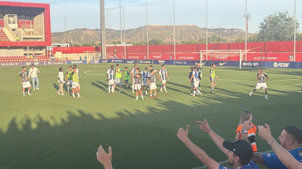 Jugadores de la SD Ponferradina celebrando tras el partido contra el Atlético Madrileño