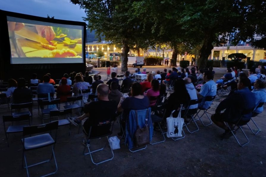 Proyección al aire libre de la película 'Salta!' en Ponferrada