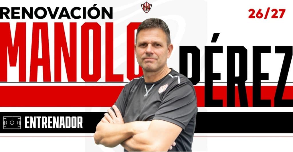 Manolo Pérez, entrenador del Atlético Bembibre, en su renovación para la temporada 2026/2027.