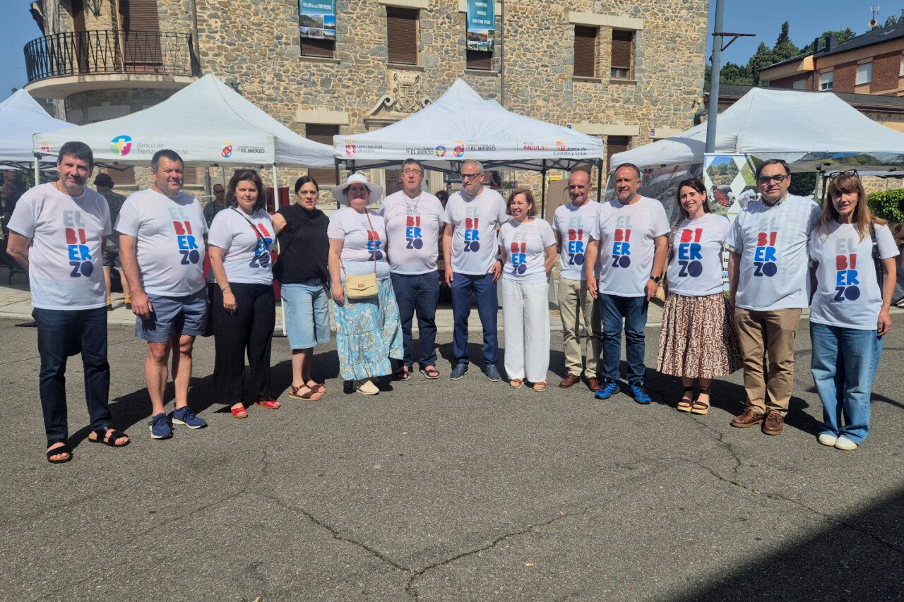 Grupo de personas en evento del Banco de Tierras del Bierzo