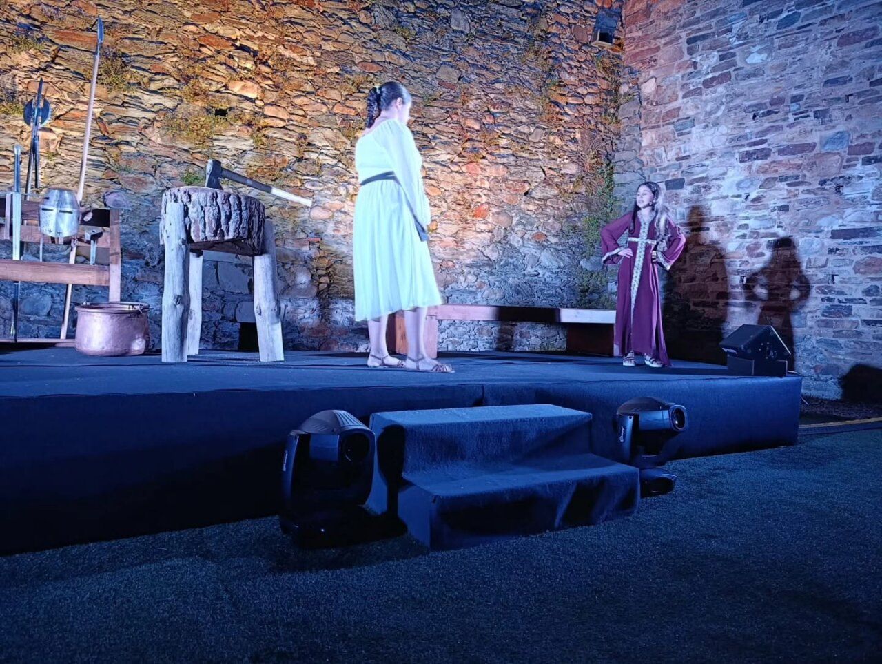 Representación teatral en Santo Tomás de las Ollas durante la misa y procesión.