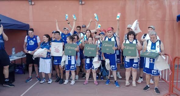Jugadores del SDP Asprona Bierzo celebrando en el torneo de baloncesto 3x3.