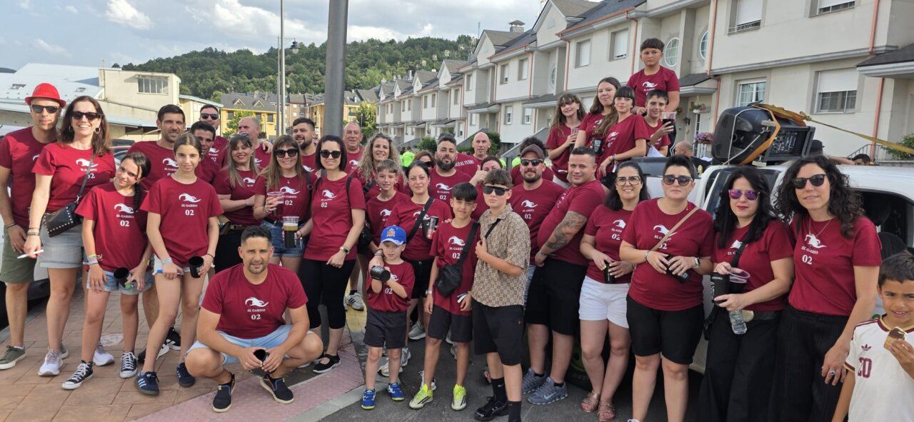Grupo de personas en la III Concentración de Peñas en Toreno