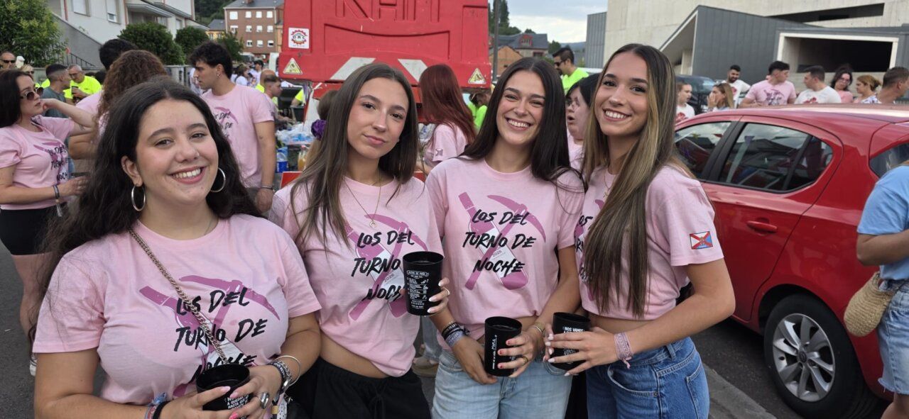 Grupo de jóvenes en la III Concentración de Peñas en Toreno