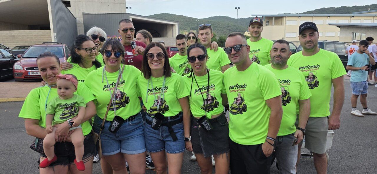 Grupo de personas en la III Concentración de Peñas en Toreno