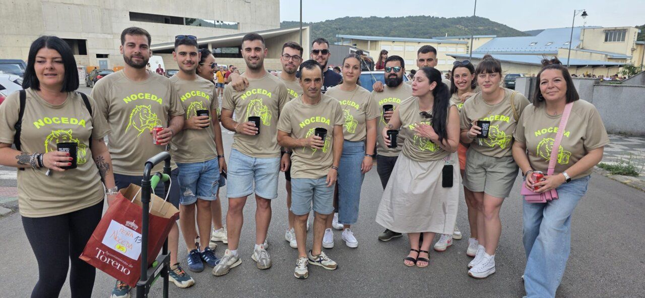 Grupo de personas en la III Concentración de Peñas en Toreno
