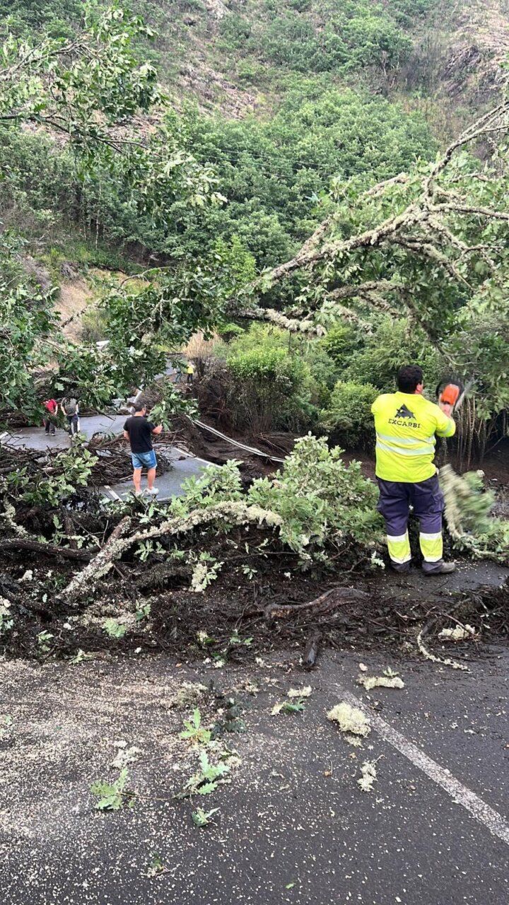 Daños en la carretera de Faro tras una fuerte tormenta