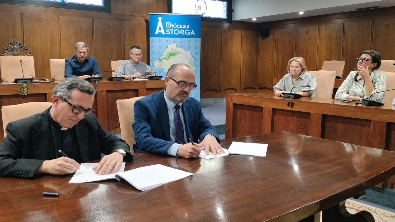 Firma de convenio para abrir la torre panorámica de la Basílica de La Encina en Ponferrada