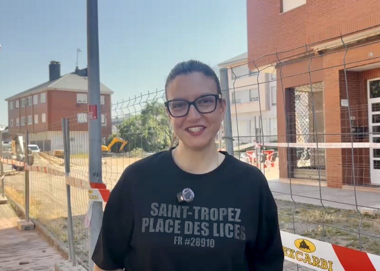 Obras en la plaza de los Cantos en Cuatrovientos