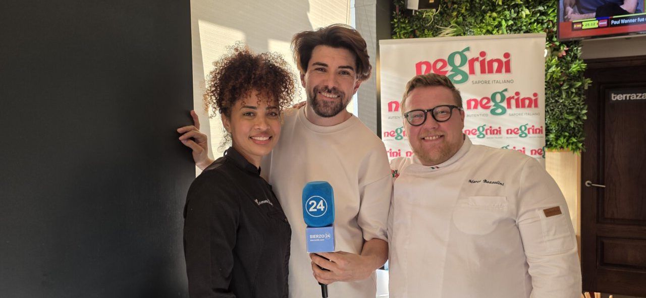 Cocineros en la fiesta del 10º aniversario de la Pizzería Mama Mia