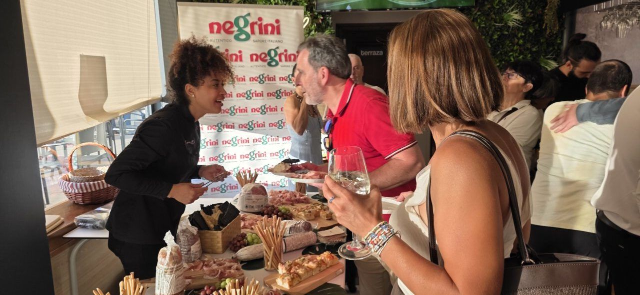 Celebración del décimo aniversario de la Pizzería Mama Mia con degustaciones